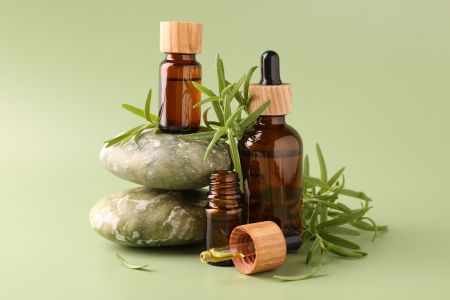 Nutritivo con extracto de hoja de romero para promover el crecimiento del cabello y calmar un cuero cabelludo irritado.